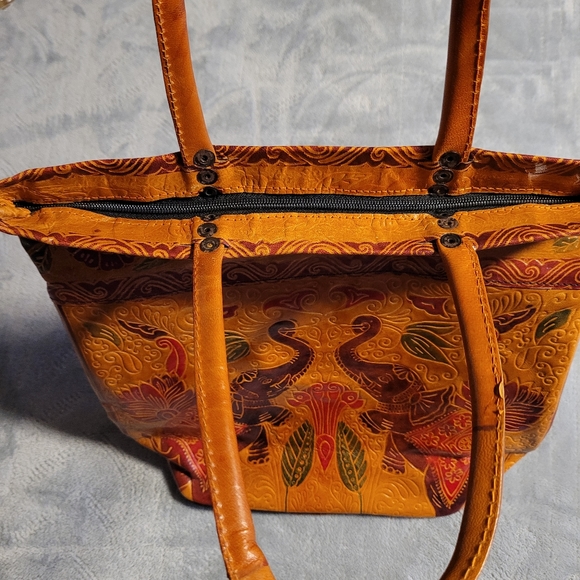 Genuine Leather Made In India Zipper Tote Bag Elephant Design with Bottom Studs - Picture 4 of 13